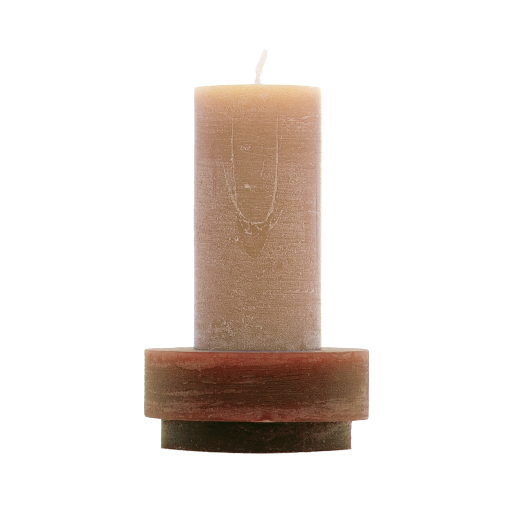 Beige kaars met bruine kaarshouder van Stan Editions. Beige candle with brown candle holder from Stan Editions.Bougie beige avec bougeoir marron des Stan Éditions Stack 01 beige; Module 1&2 Beige.
